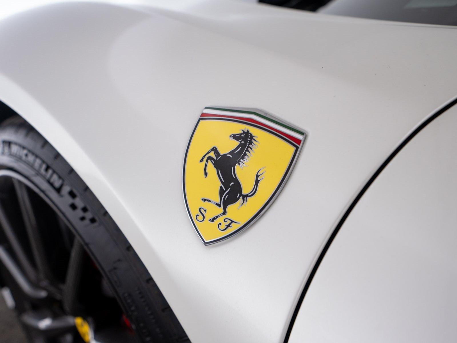 Ferrari SF90 Stradale ASSETTO FIORANO
