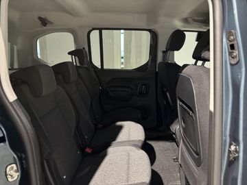 Fotografie des Opel Combo Electric E 50kWh GS