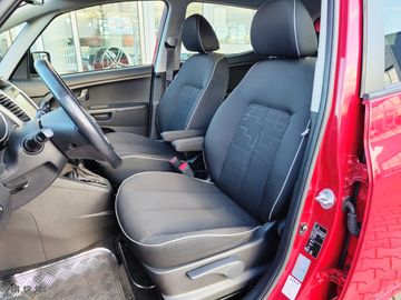 Kia Venga Spirit Autom.-Navi-Klima-SHZG-AHK-1Vorbes.