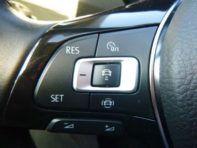 Fahrzeugabbildung Volkswagen Golf Sportsvan VII TSI >NAV/KAM/SHZ/PDC<