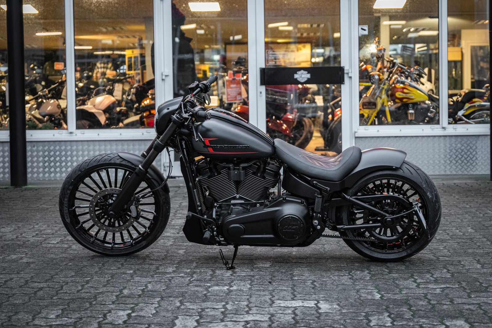 Fahrzeugabbildung Harley-Davidson Breakout DARKSIDE FXBR 117 MY24 -JEKILL&HYDE-