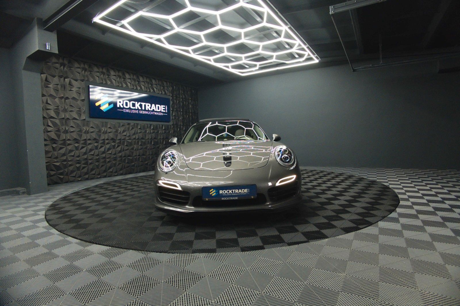 Fahrzeugabbildung Porsche 991 911 Turbo S Coupe Chrono+ | Ceramic | Carbon