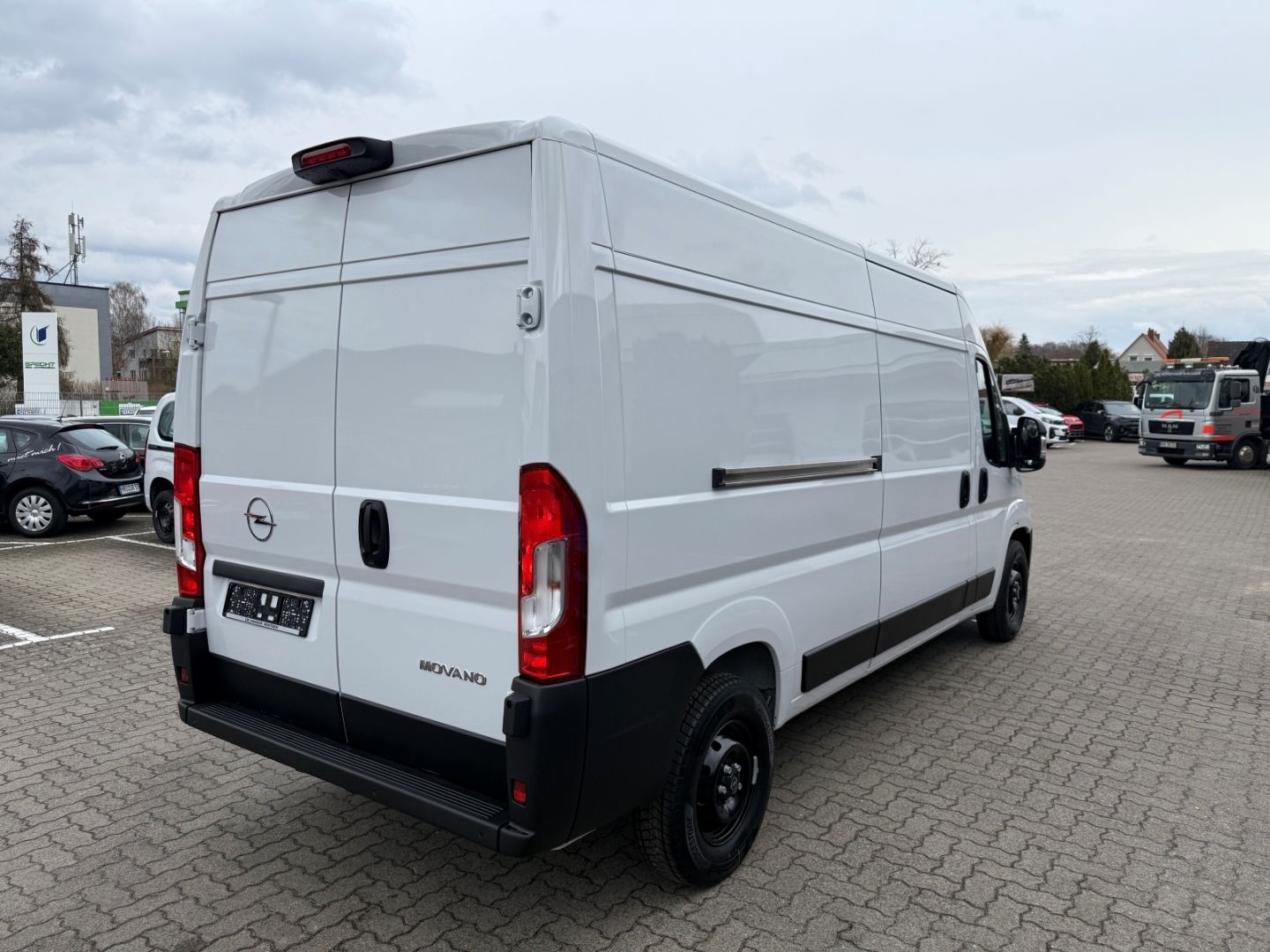 Fahrzeugabbildung Opel Movano 2.2 Blue HDI 140 L3H2 mit Allwetter