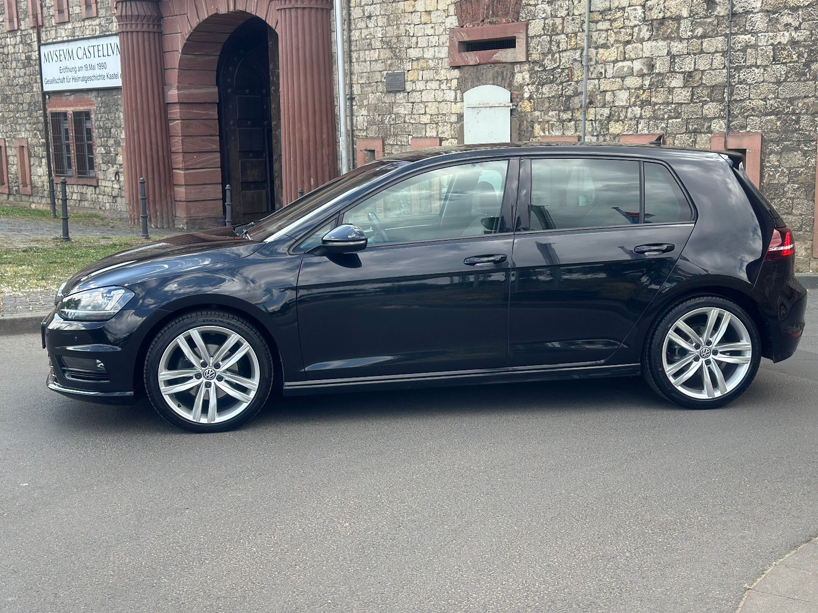 Fahrzeugabbildung Volkswagen GOLF VII R LINE+HIGHLINE BMT