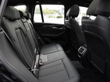 صورة 9 لـ 2024 BMW IX3