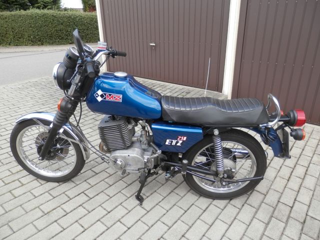 Mz ETZ 250 BJ 09/1985 Blau, Restauriert 