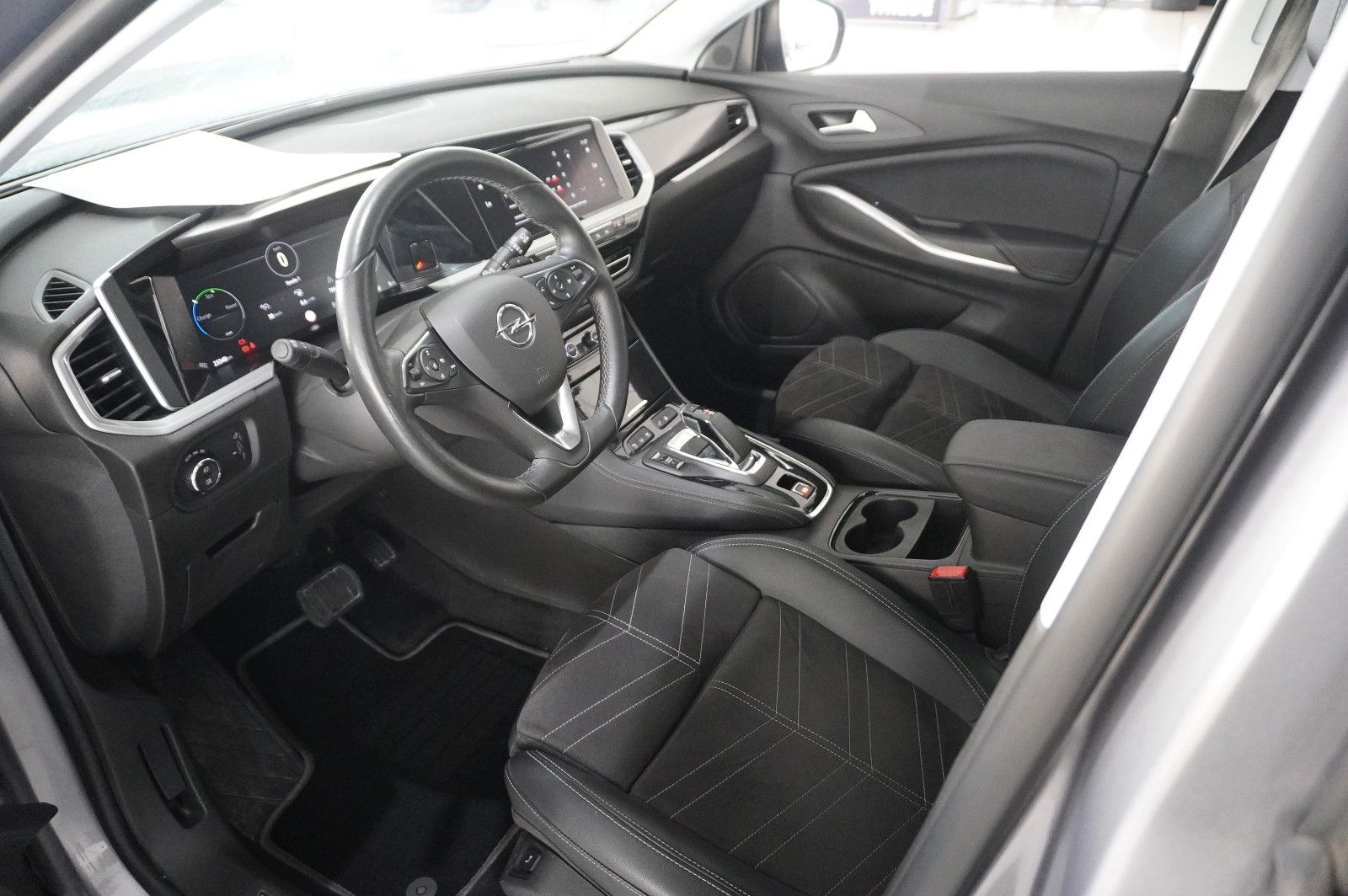 Fahrzeugabbildung Opel Grandland (X) ULTIMATE 4HYBRID NAVI/LED/SPORT/SH