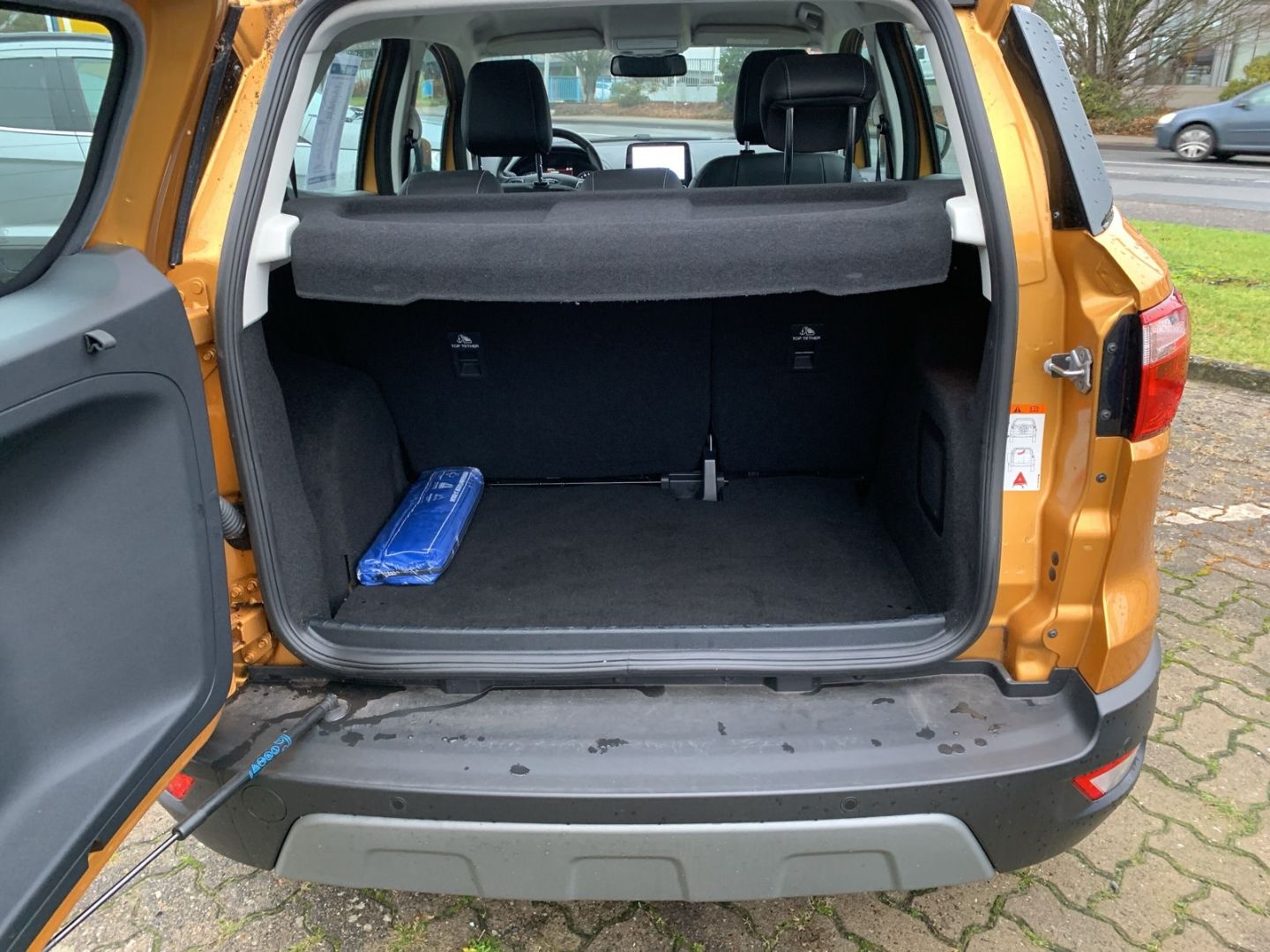 Fahrzeugabbildung Ford EcoSport Titanium nur 10.000 km!!, Navi, Sitzhei