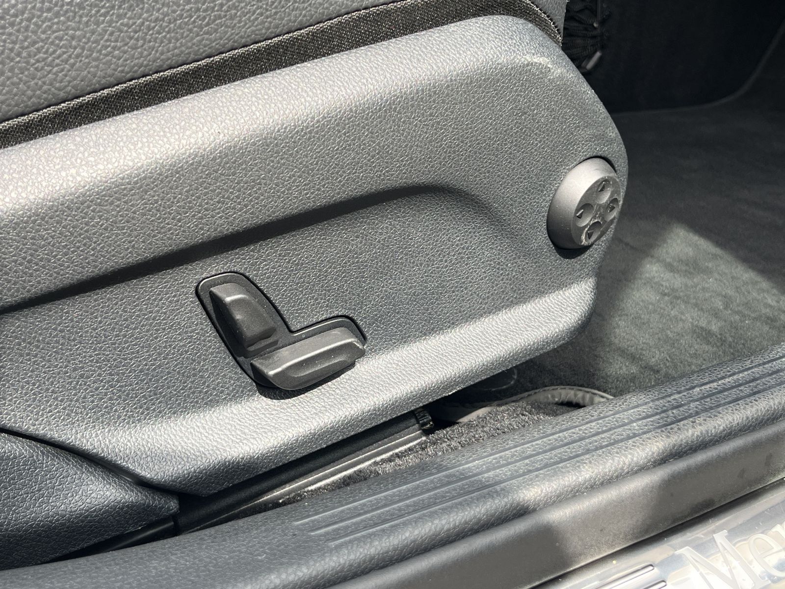 Fahrzeugabbildung Mercedes-Benz C 300 e T*AMG-Line*Pano*360°-Kam*Navi*SHZ*