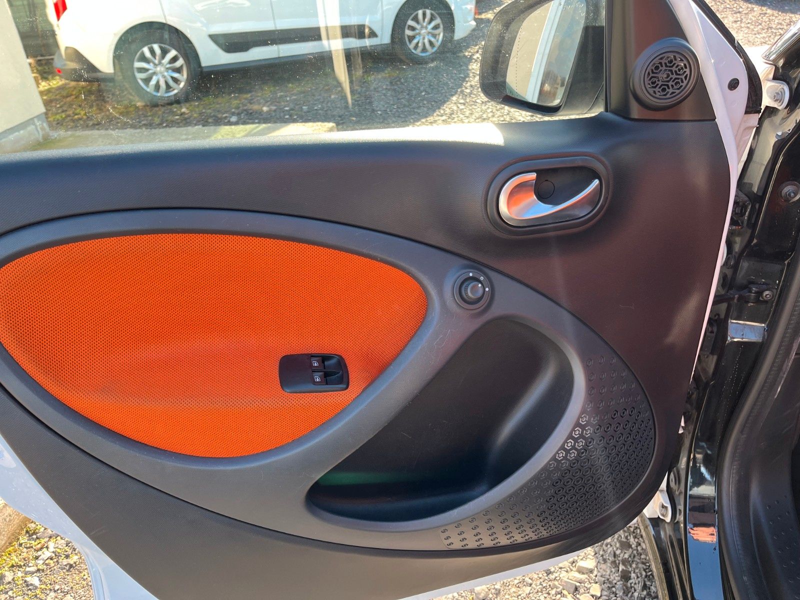 Fahrzeugabbildung Smart ForFour 1.0 passion 52kW Navi Klimaaut. Tempomat