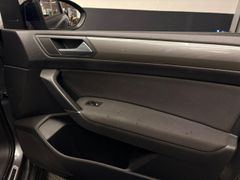 VW Touran 2.0TDI DSG R-Line NAVI Klimaautom LED