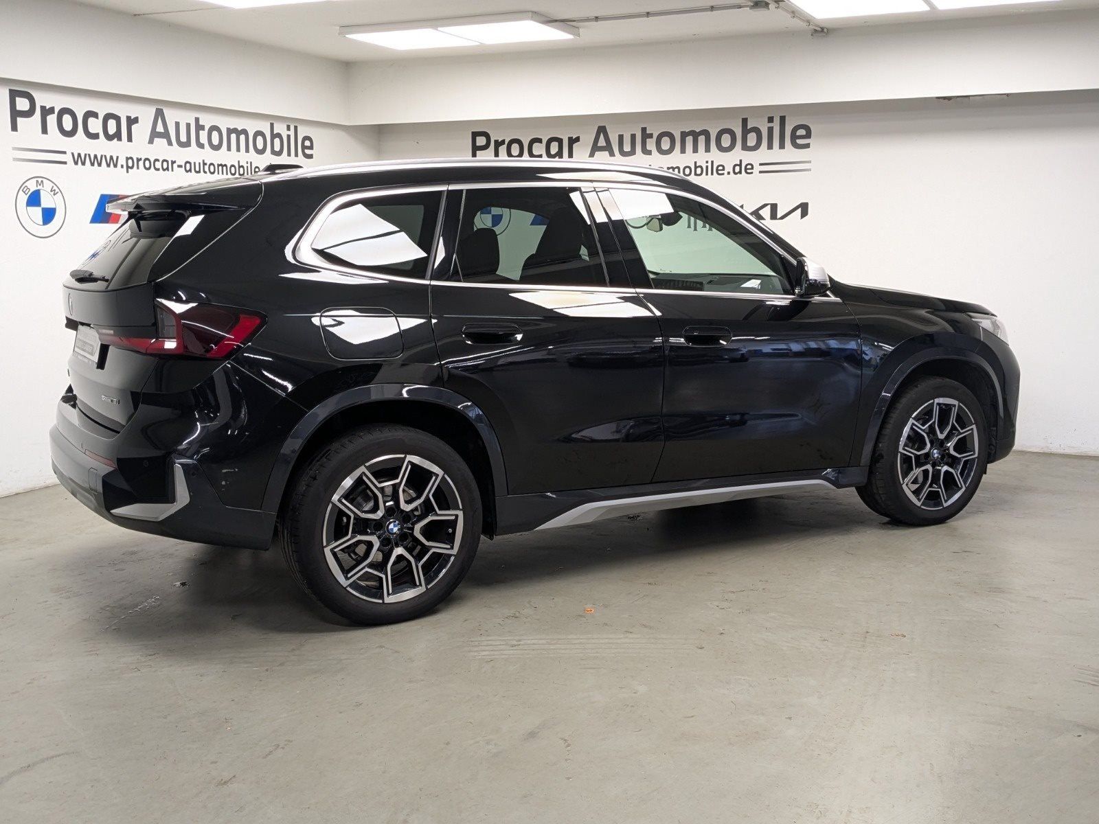 BMW X1 sDrive18i x Line AHK ACC 360° HuD 19'' Memory foto 5
