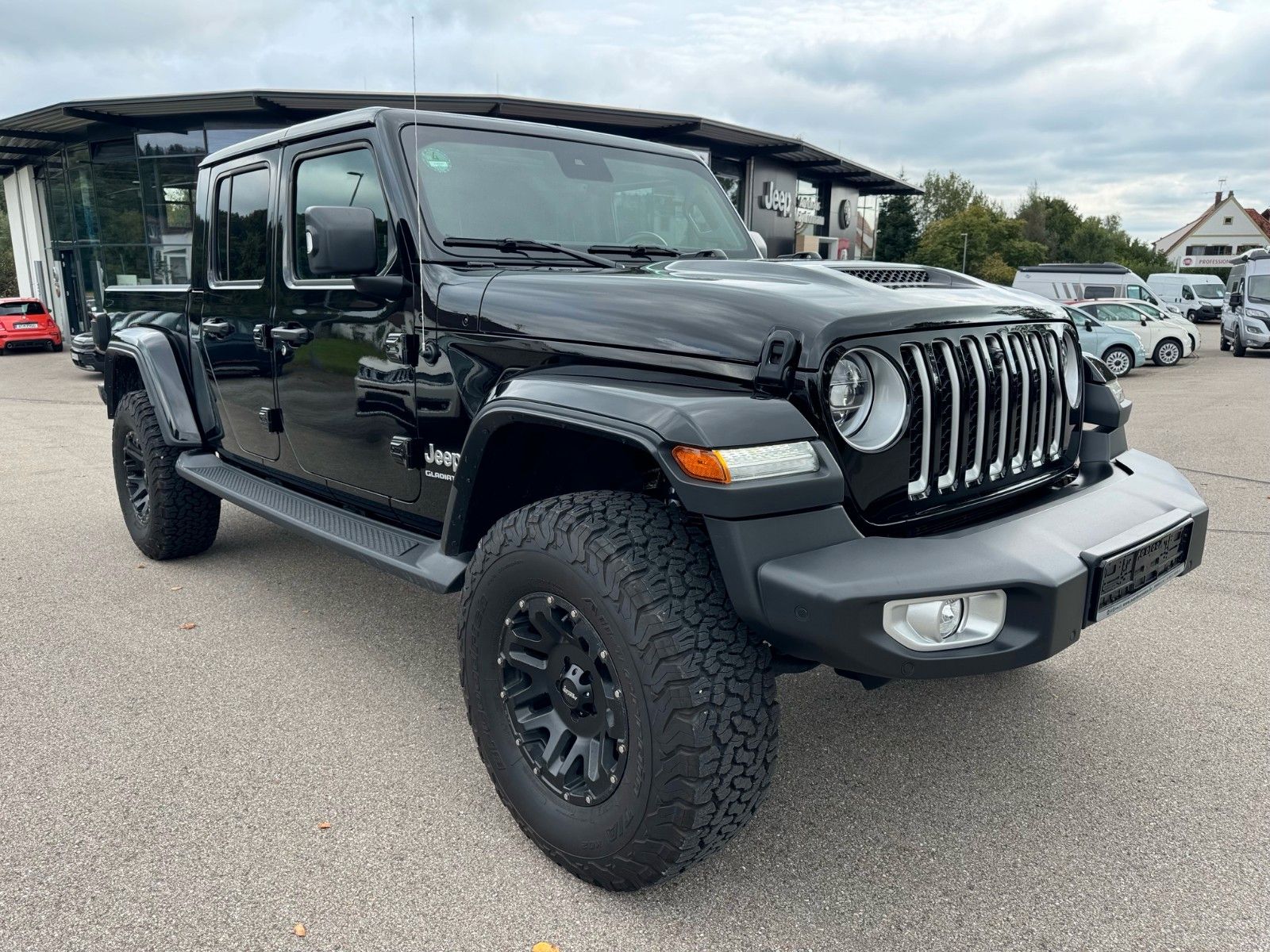 Fahrzeugabbildung Jeep GLADIATOR  OVERLAND AHK BREITER HÖHER