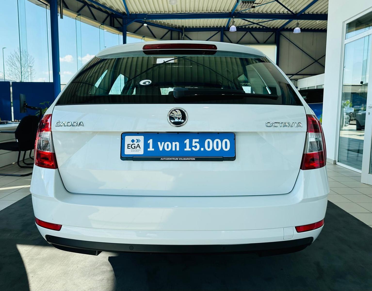 Skoda Octavia 1.5 TSI Ambition DSG SHZG PDC v+h CarPla