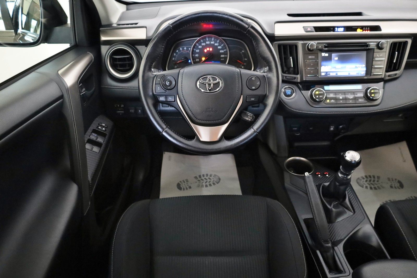 Fahrzeugabbildung Toyota RAV4 Edition 4x4, Kamera, SH, PDC, AHK, SR+WR