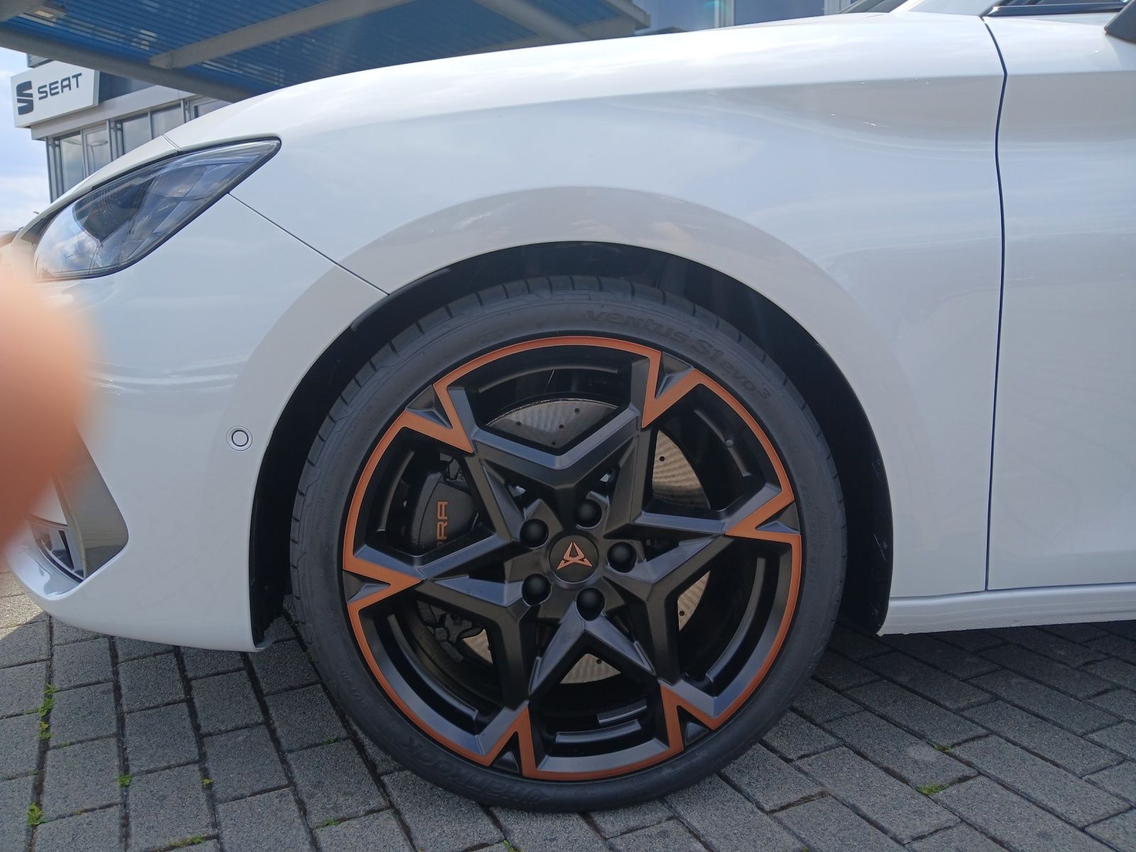 Fahrzeugabbildung CUPRA Leon Sportstourer VZ 2.0 TSI 4Drive AHK Matrix S