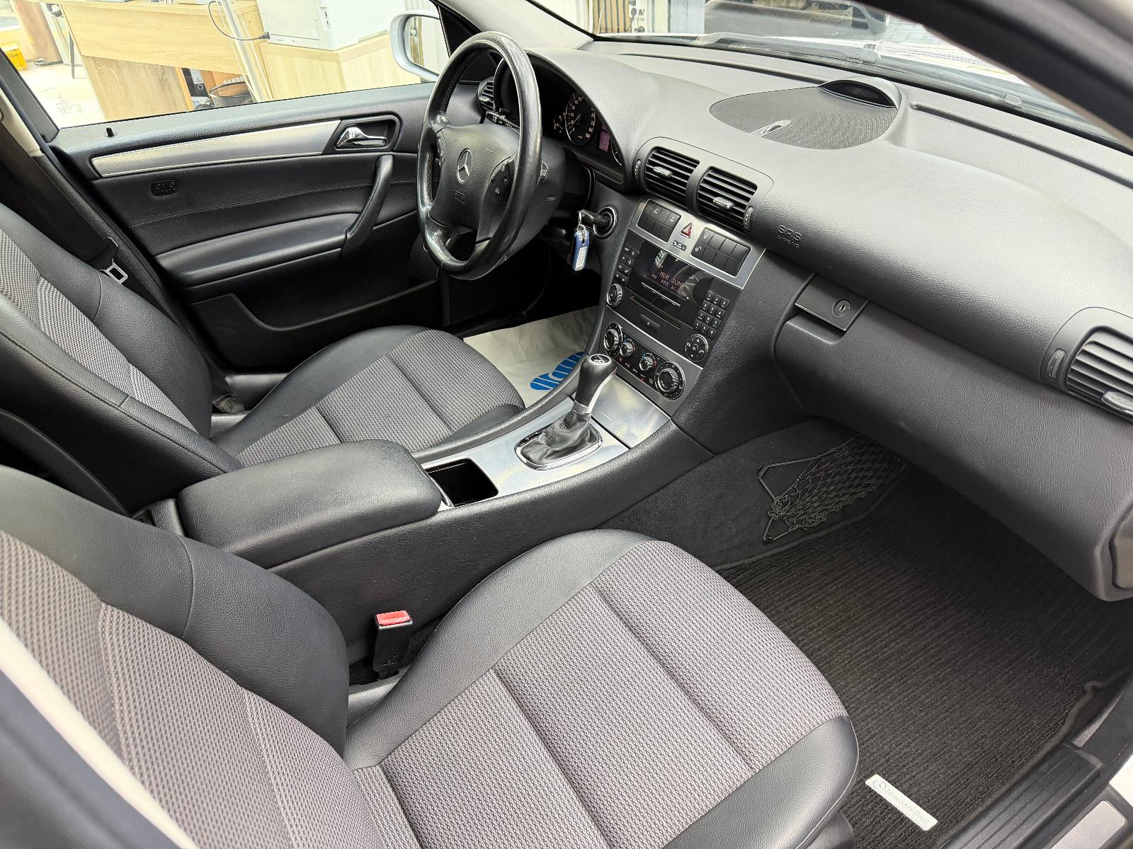 Mercedes-Benz C180 2004 — photo 7