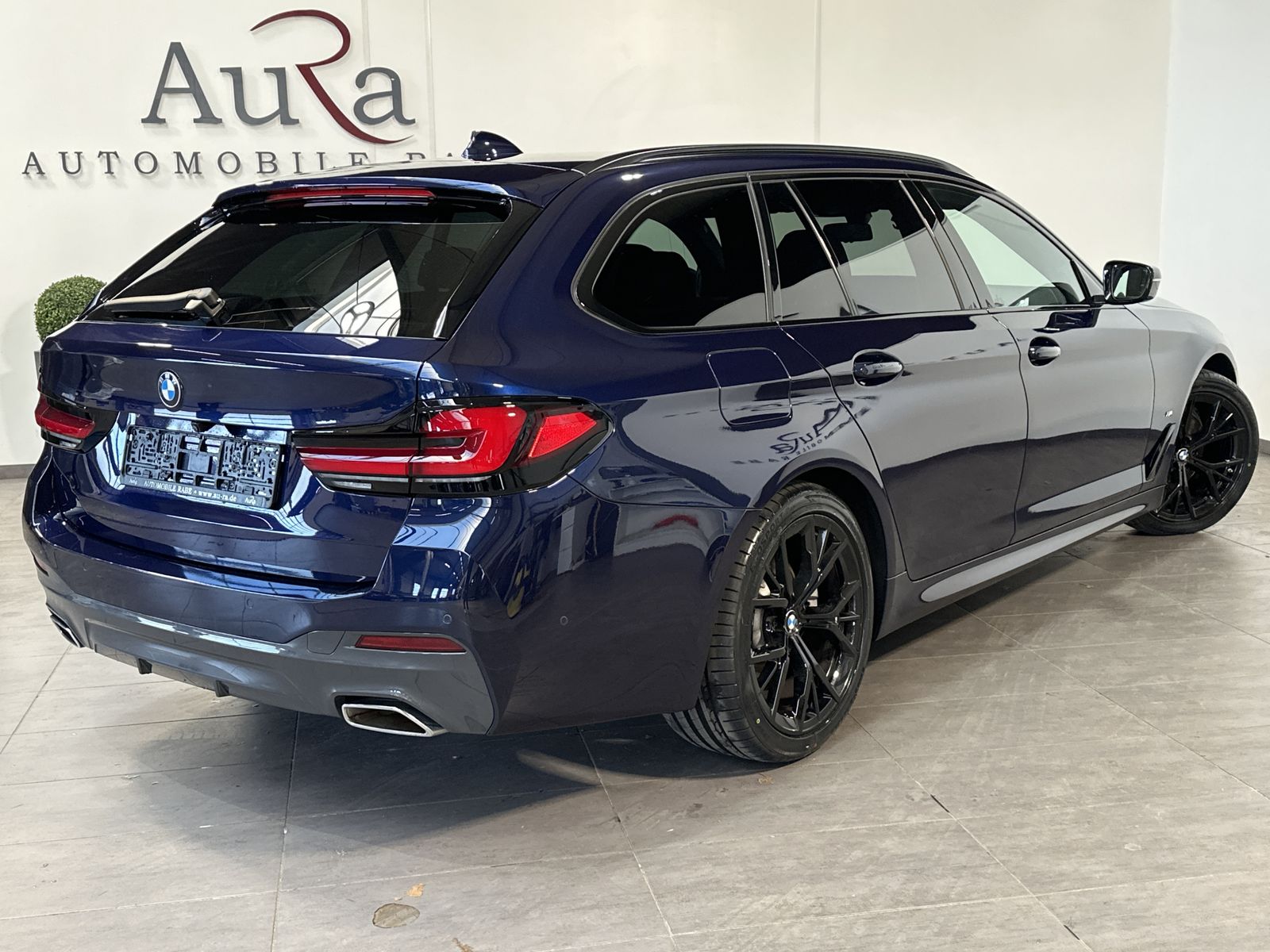Fahrzeugabbildung BMW 520d Touring M-Sport NAV+LED+AHK+PANO+KAM+HIFI