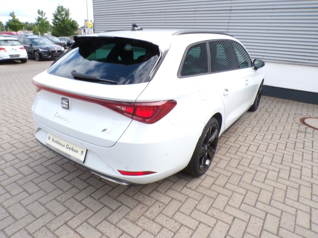 Fahrzeugabbildung SEAT Leon Sportstourer 1.5 eTSI DSG FR Black Edition