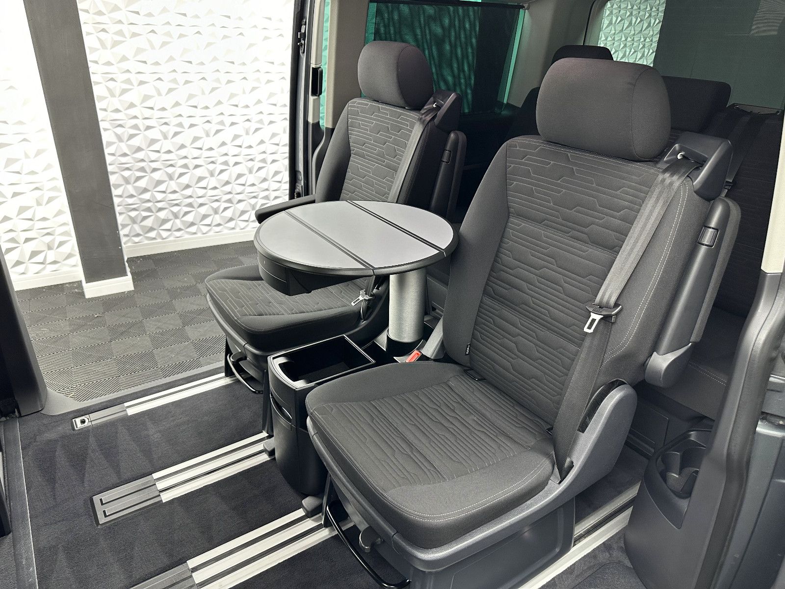 Fahrzeugabbildung Volkswagen T6.1 MULTIVAN/4MOTION/STANDHZ/2xSCHIEBETÜR/AHK/