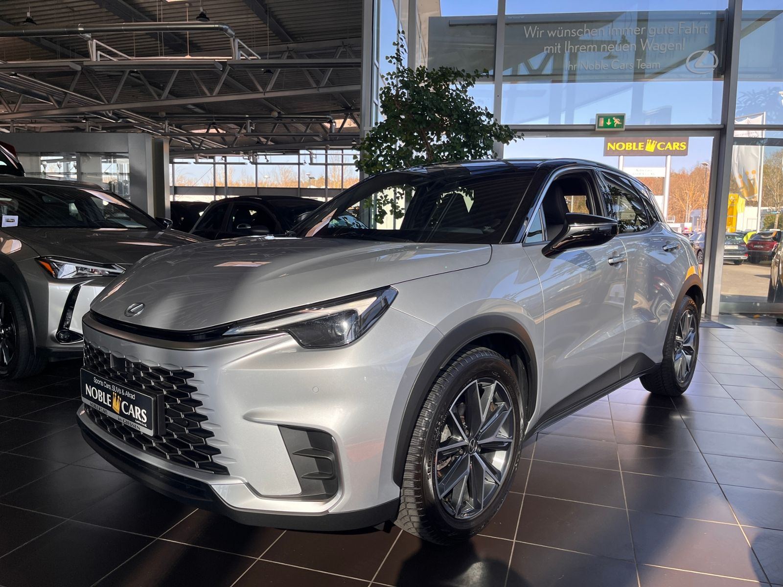 Fahrzeugabbildung Lexus LBX FWD Emotion LED NAV SHZ RFK 18"