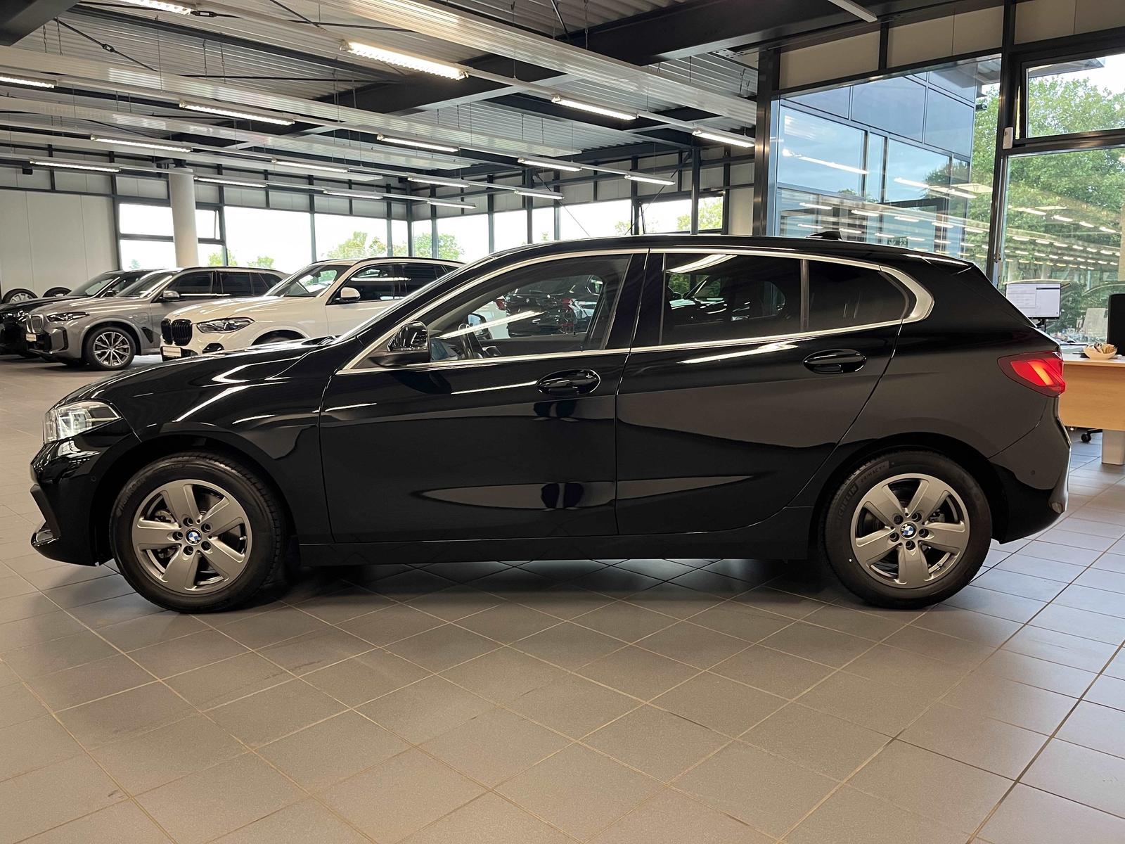 BMW 118i AHK RFK NAVI LED PDC V+H DAB Parkass. LM