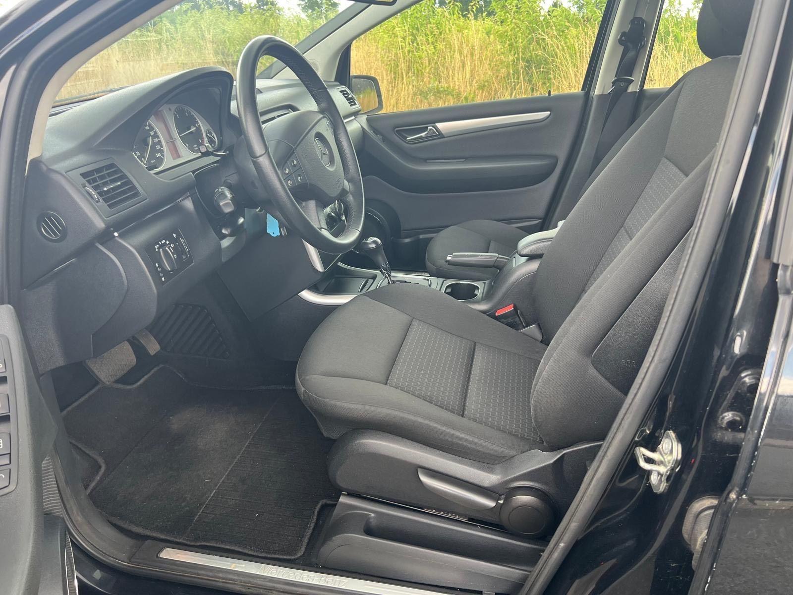 Mercedes-Benz B180 2010 — photo 8