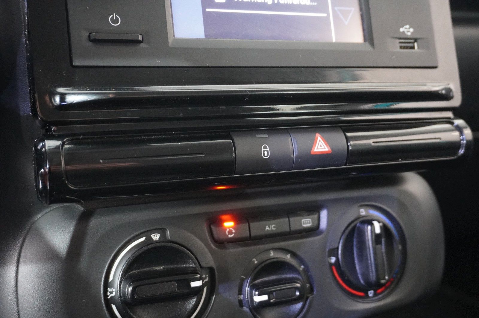 Fahrzeugabbildung Citroën C3 1.2 FEEL 5-TÜR LED/KLIMA/TEMP./USB/DAB+