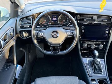Volkswagen Golf - 11