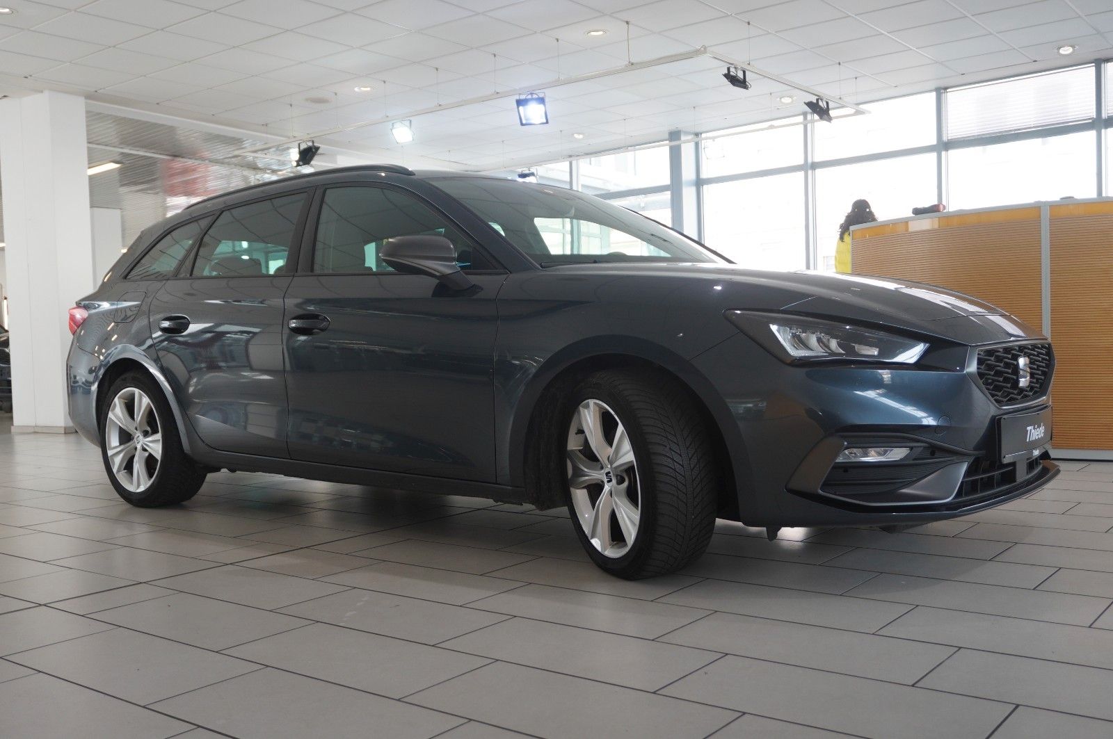 Fahrzeugabbildung SEAT Leon ST 1.5 TSI FR SPORT DSG NAVI/LED/VIRT./DAB+