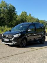 Dacia Dokker Stepway Celebration 1.er Hand/NAVI/PDC - Dacia Dokker mit Benzin-Antrieb: Kleinbus