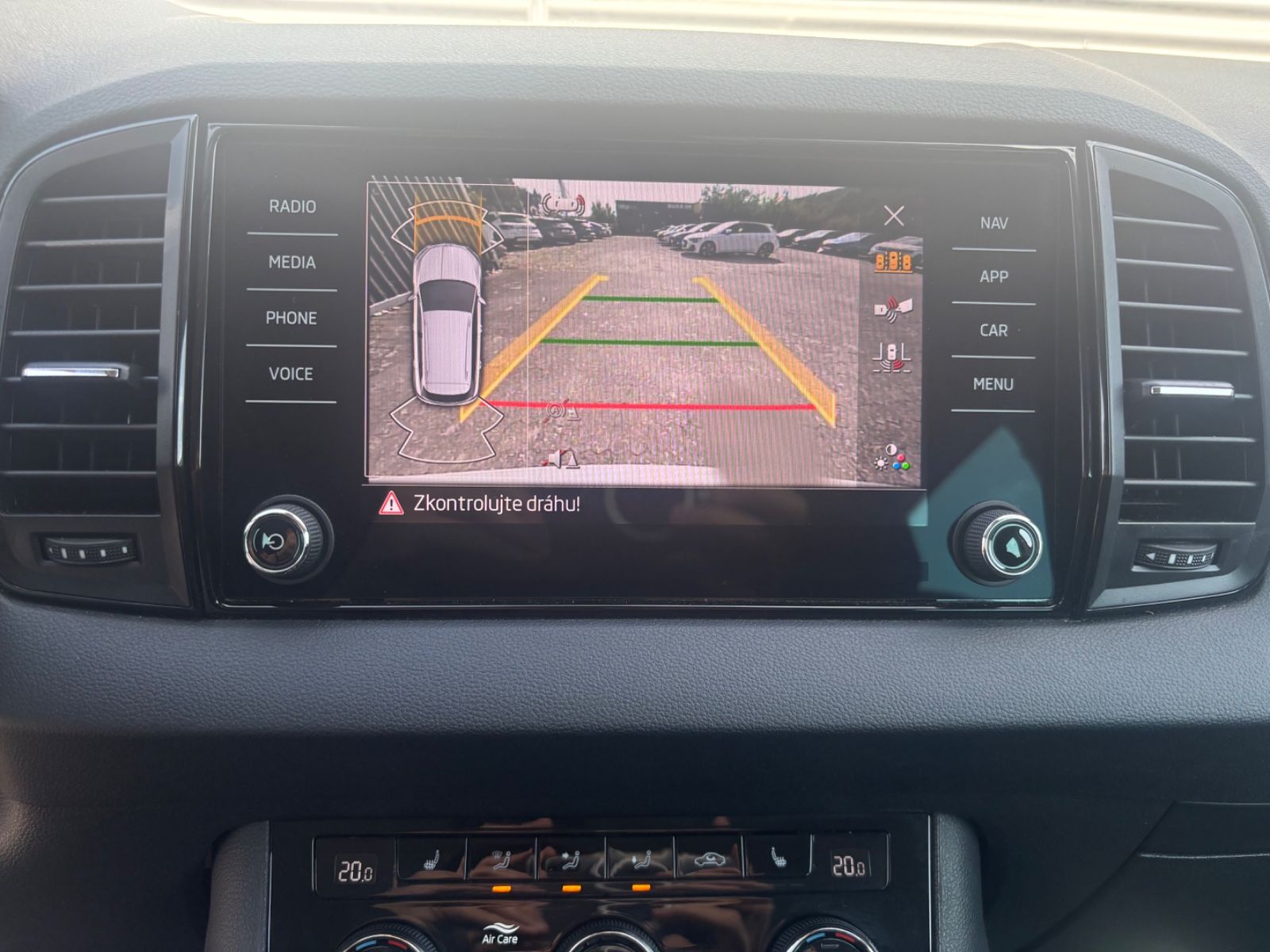 Fahrzeugabbildung SKODA Karoq Selection 1.5TSI