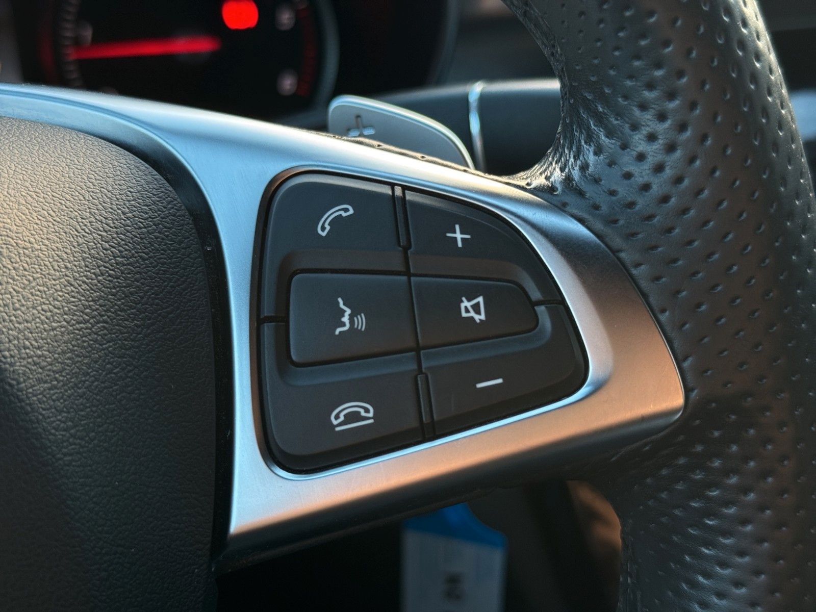 Fahrzeugabbildung Mercedes-Benz C 220d *AMG-Line*ACC*Parkass*Vollleder*LED