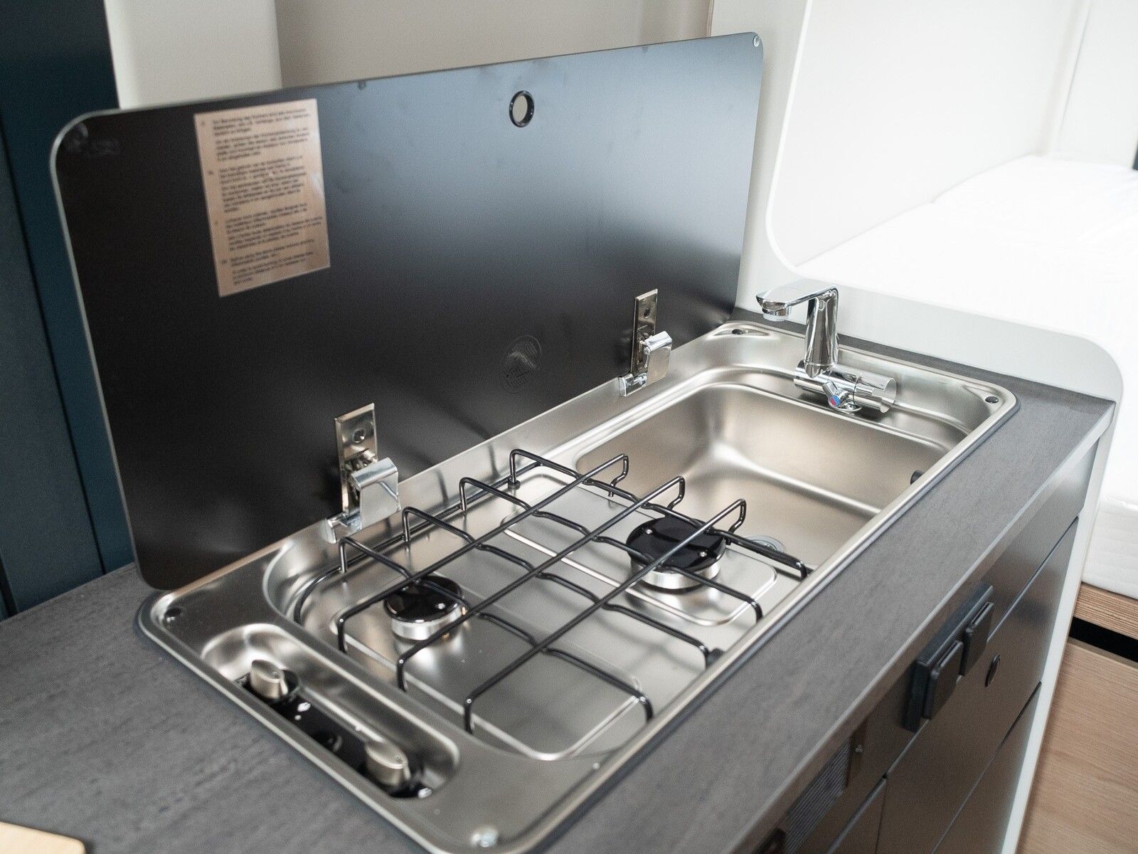 Fahrzeugabbildung Sunlight Cliff 600 Modelljahr 2026 mit Markise!