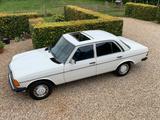 Mercedes-Benz 240D  Original 1984 - Mercedes-Benz 240 mit Diesel-Antrieb: Limousine
