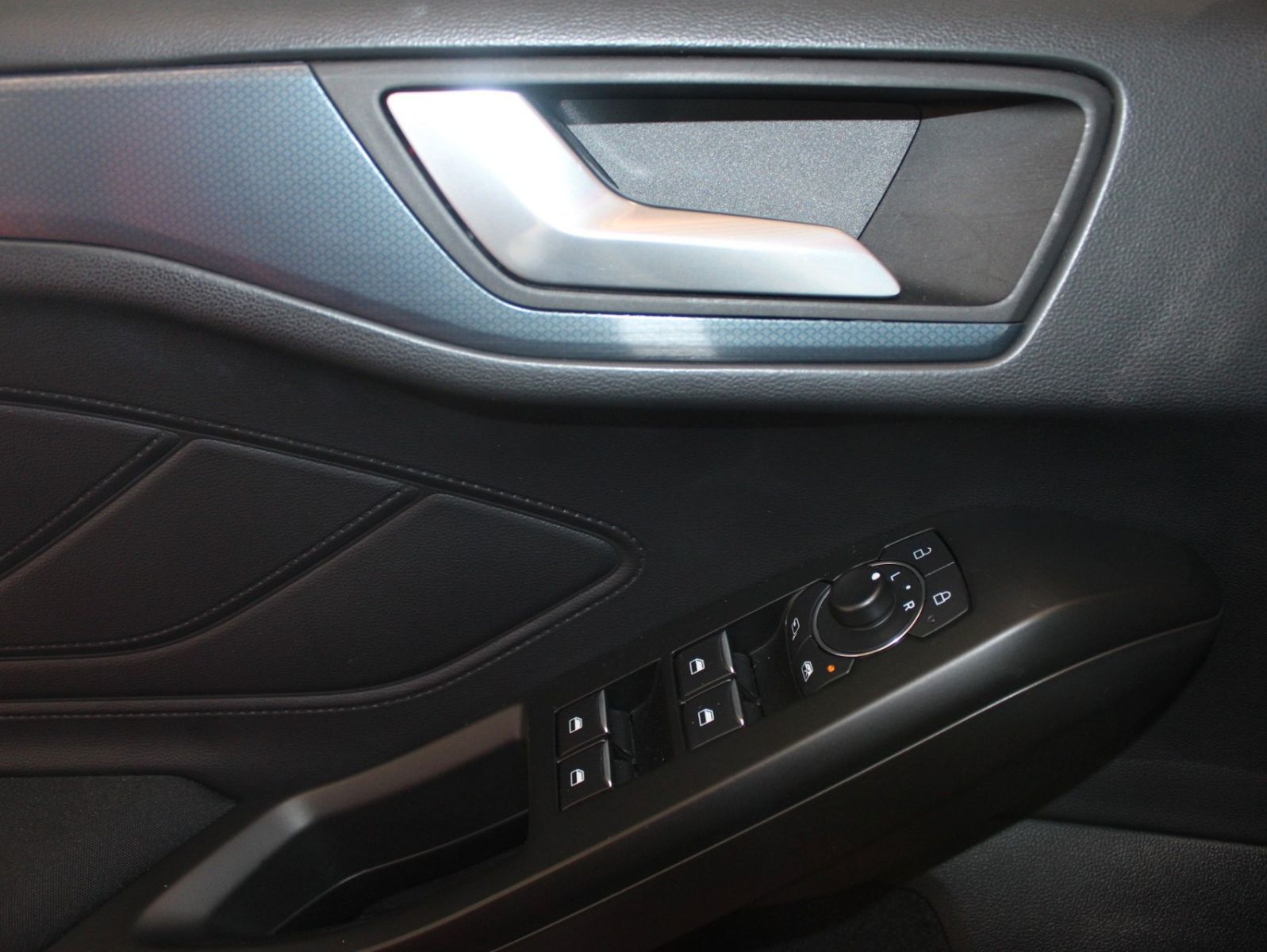 Fahrzeugabbildung Ford Focus Active Turnier LED NAVI WinterPaket uvm.