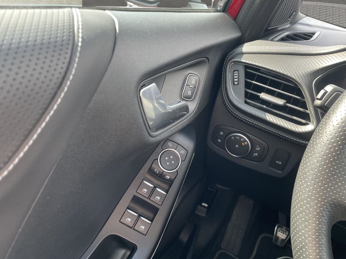 Fahrzeugabbildung Ford Puma ST-Line X Vignale elek. Heckklappe Kamera