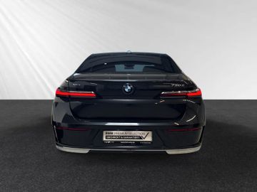 BMW 750 - 8