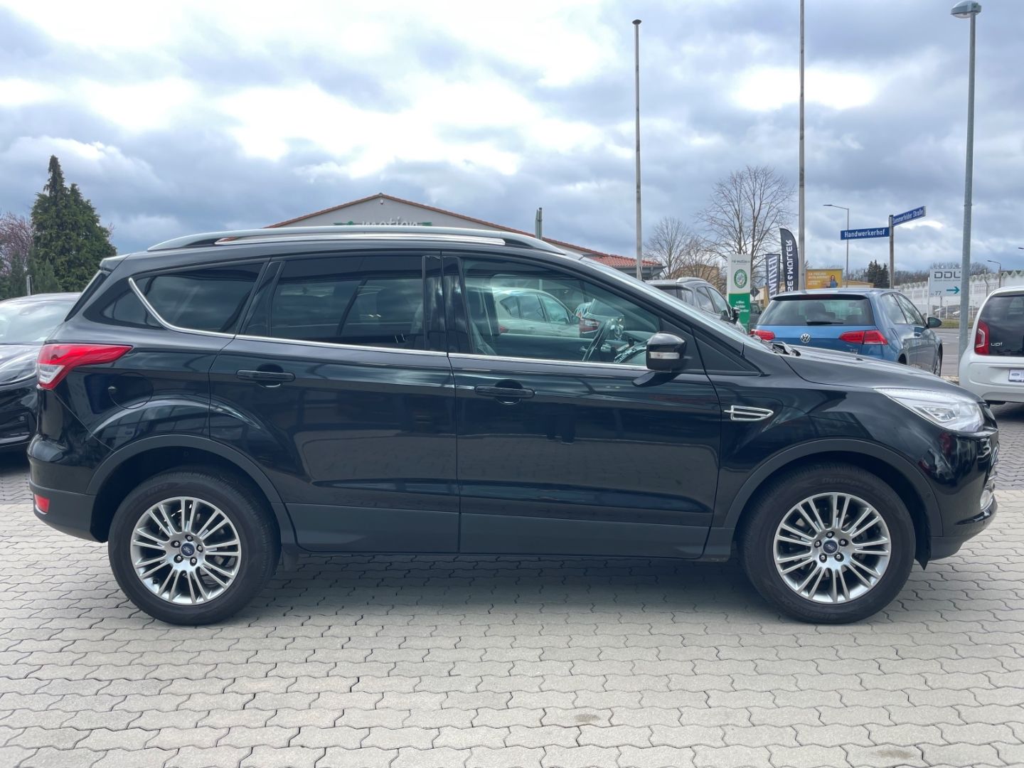 Fahrzeugabbildung Ford Kuga Titanium Klima PDC Navi SHZ heizbWSS Kamera