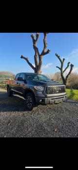 Toyota Tundra - graue Toyota Tundra