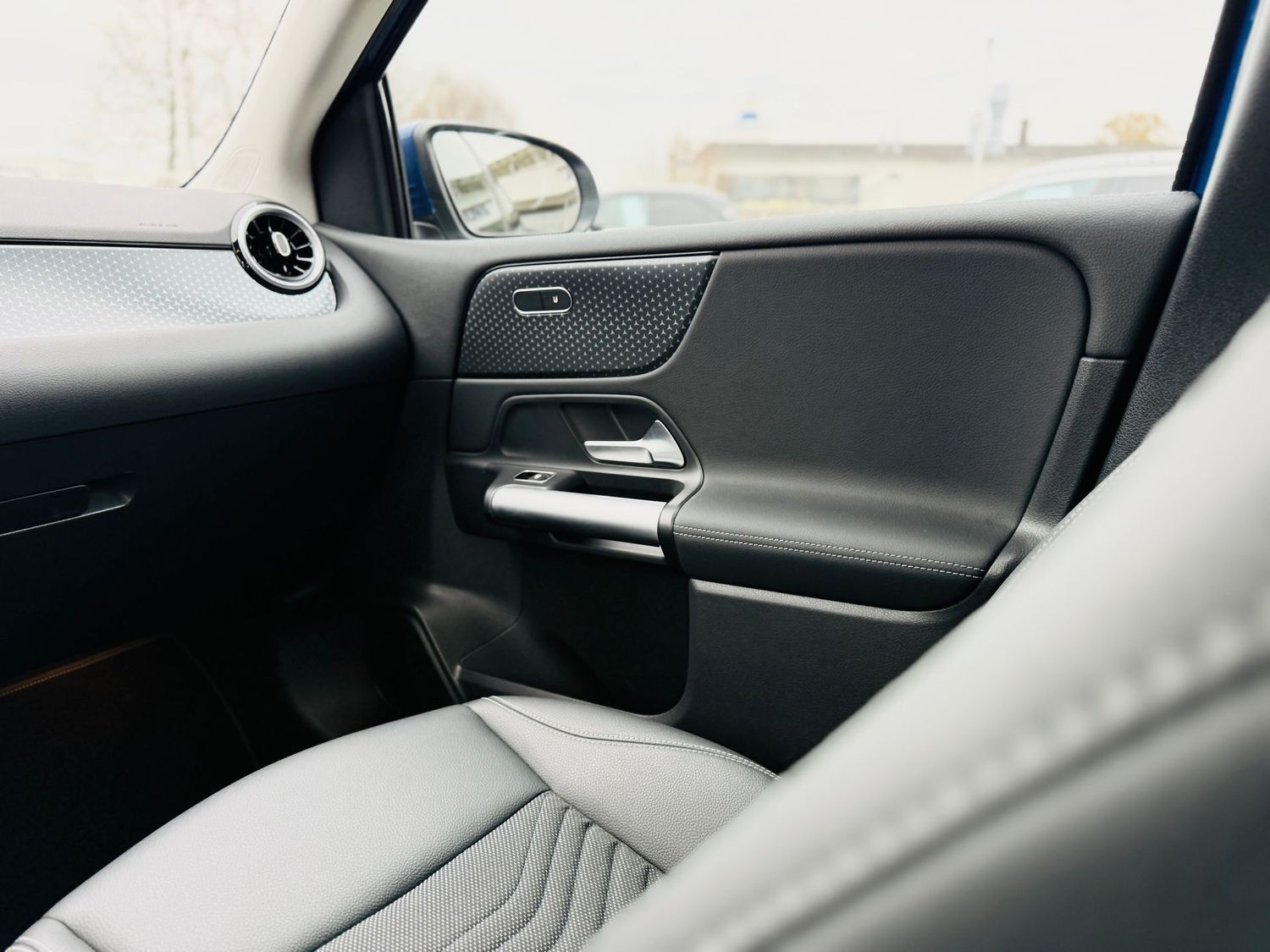 Fahrzeugabbildung Mercedes-Benz B 200 PROGRESSIVE, Winter, LED, Navi, PTS, RFK,