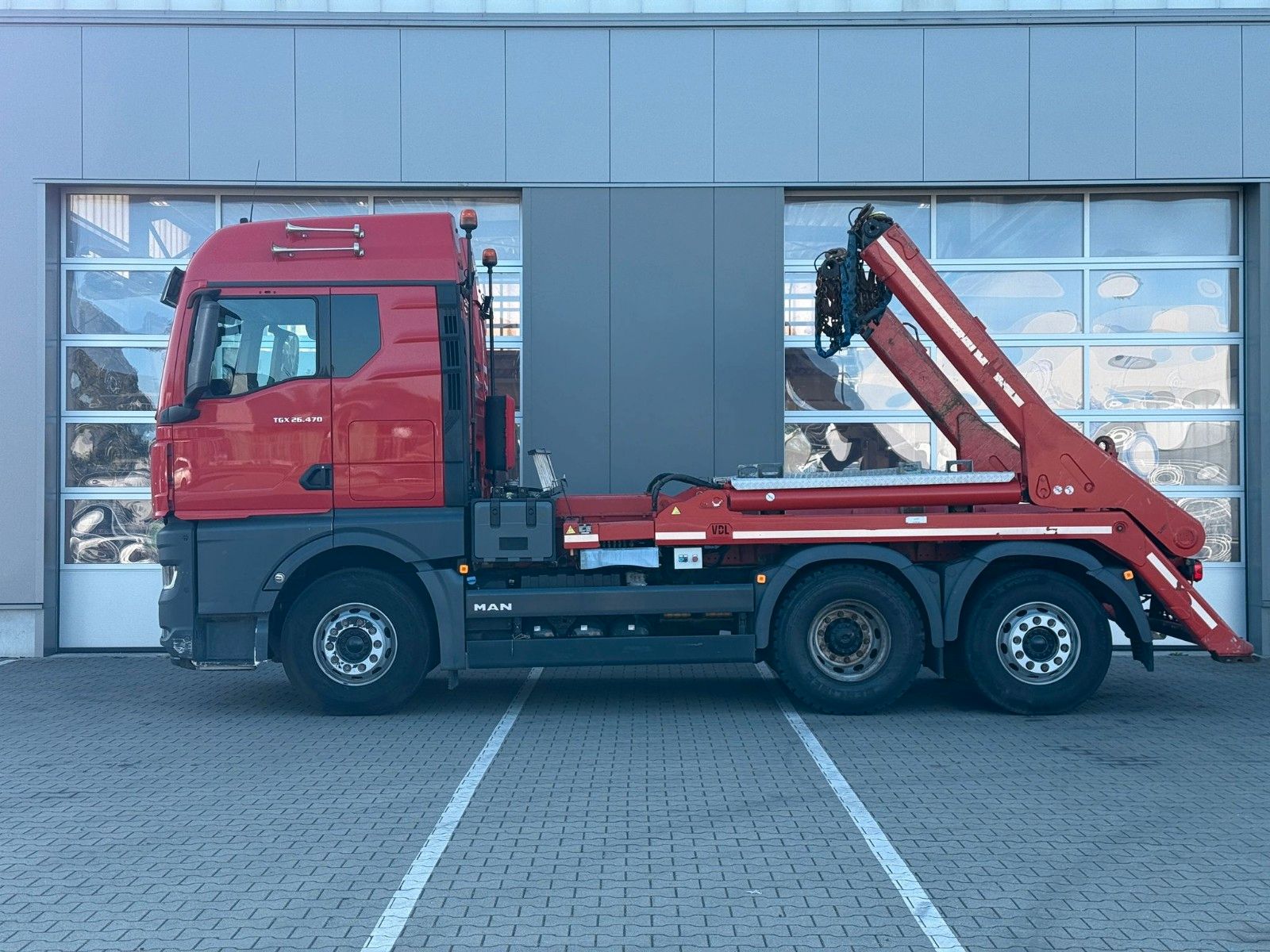 Fahrzeugabbildung MAN TGX 26.470 6x2-4 BL VDL P-18 Absetzkipper Funk.
