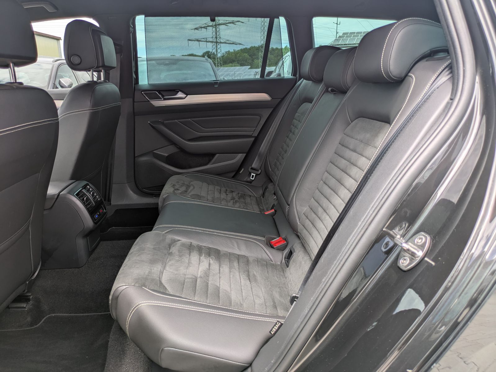 Fahrzeugabbildung Volkswagen Passat 2.0 TDI Elegance AHK*ACC*MATRIX*MASSAGE