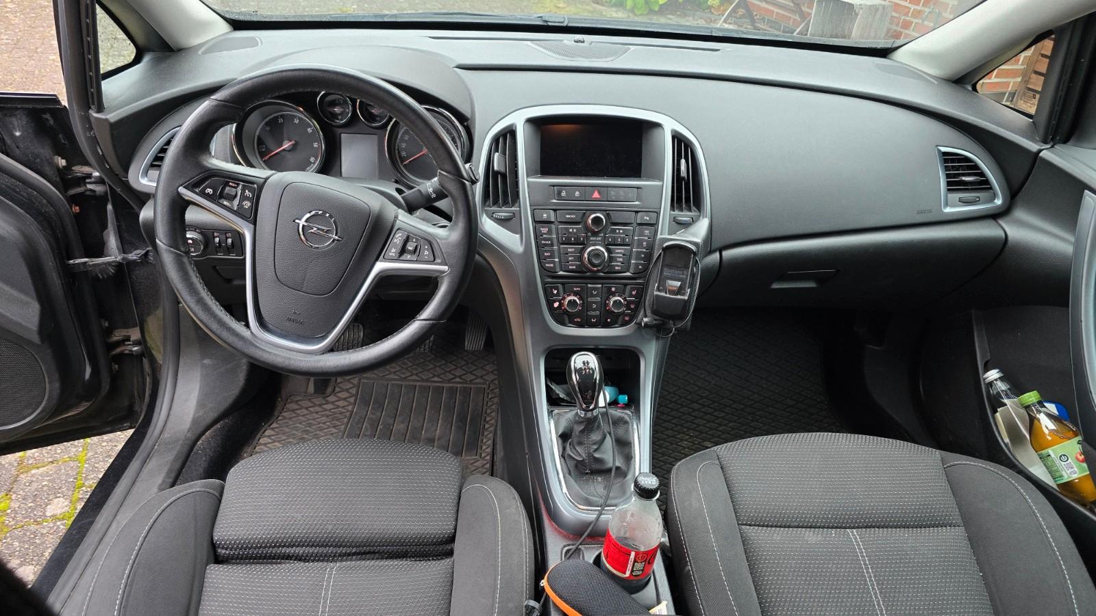 Opel Astra 2013 — photo 6