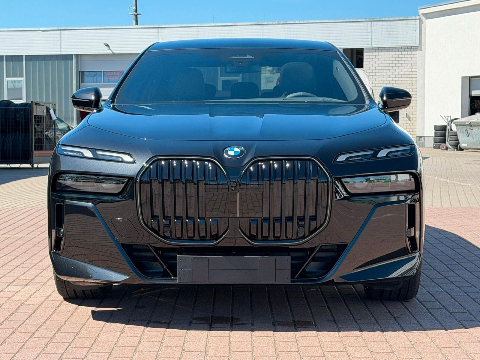 Fahrzeugabbildung BMW 740 d xDrive M Sport Pro*B&W*MASS*PAN*STHZ*CON*