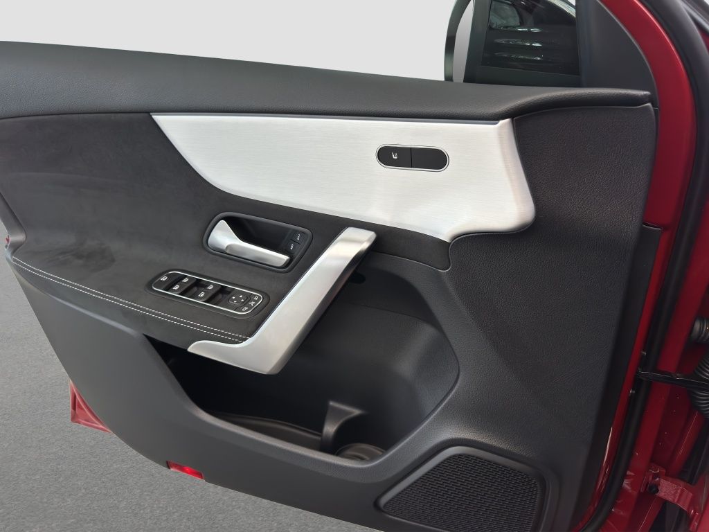 Fahrzeugabbildung Mercedes-Benz A 200 AMG Line*Night Paket*Kamera*KEYLESS-GO