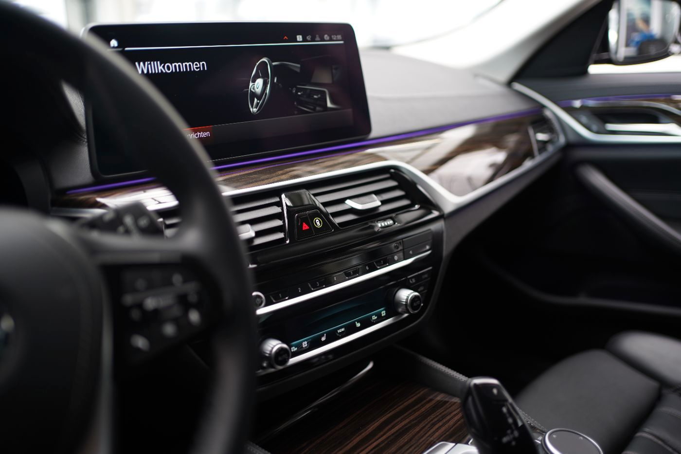 Fahrzeugabbildung BMW 520d Luxury Line Laserlicht+Komfortzugang+Head-U