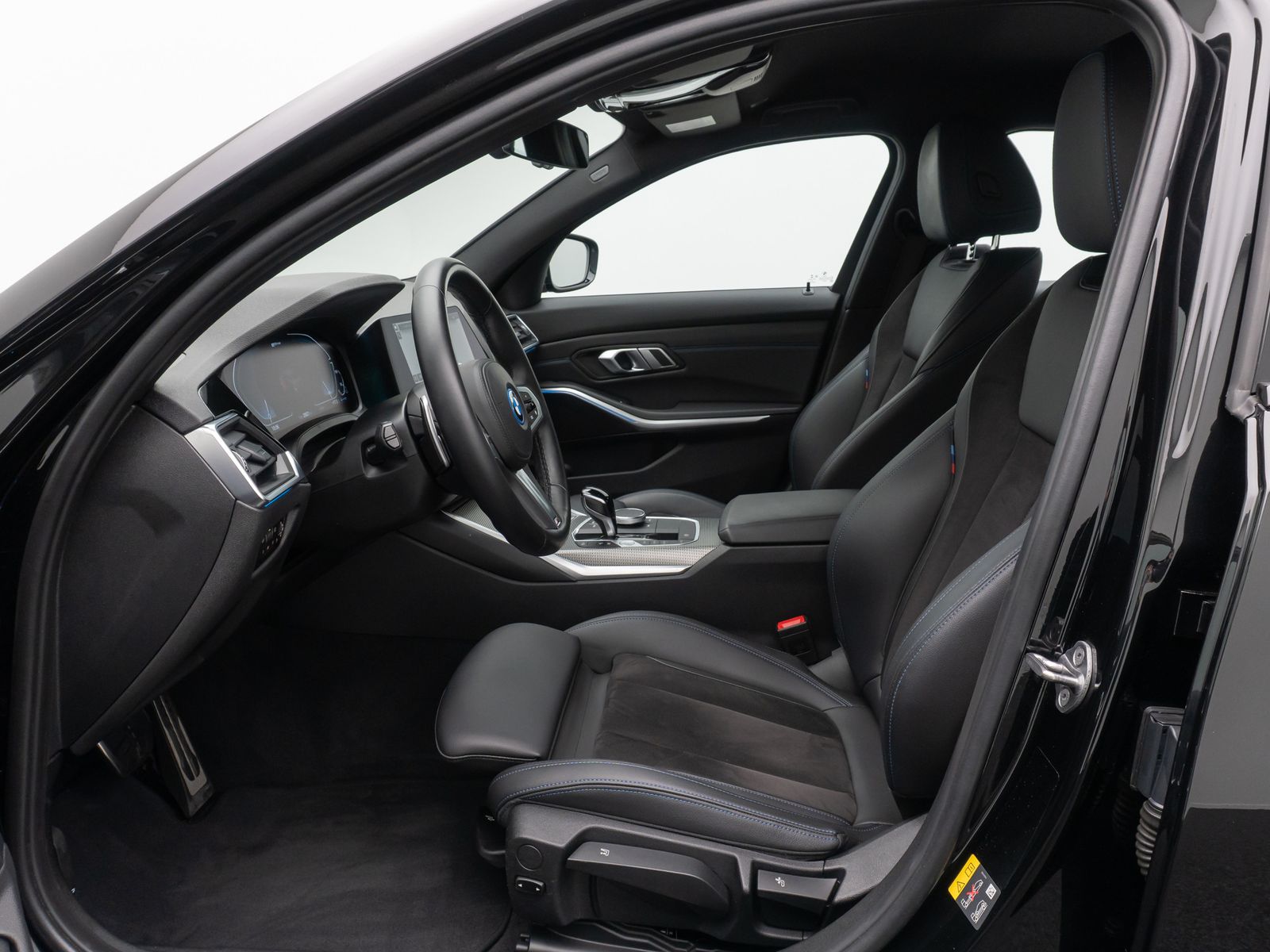 Fahrzeugabbildung BMW 320e M Sport Kamera DAB Alarm Parkassistenzsyst