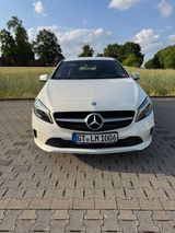 Mercedes-Benz A 180 BlueEFFICIENCY Edition CarPlay LED - Mercedes-Benz A 180 aus 2017