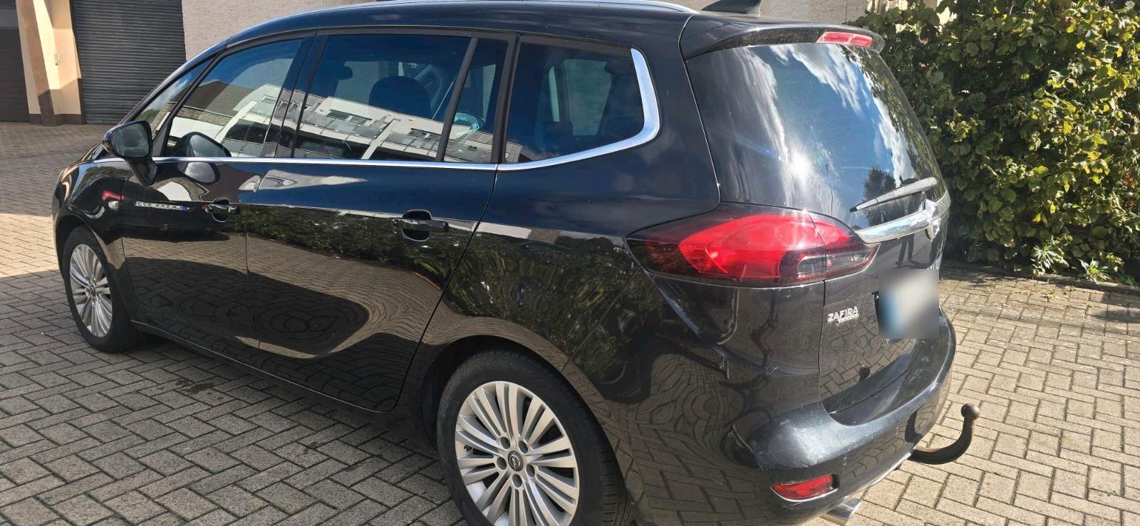 Opel Zafira tourer 2015 — interior